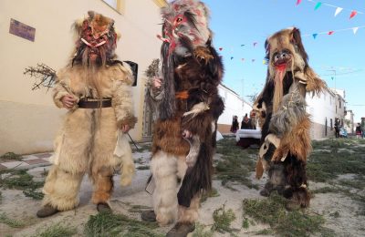 Origen legendario de Las Carantoñas: devoción y simbolismo en Extremadura