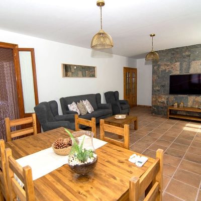 casa-rural-la-molinera-salon-chimenea