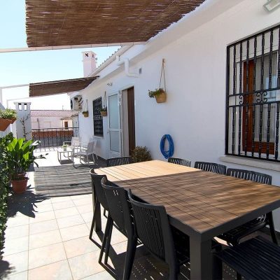 casa-rural-la-molinera-terraza-mesa
